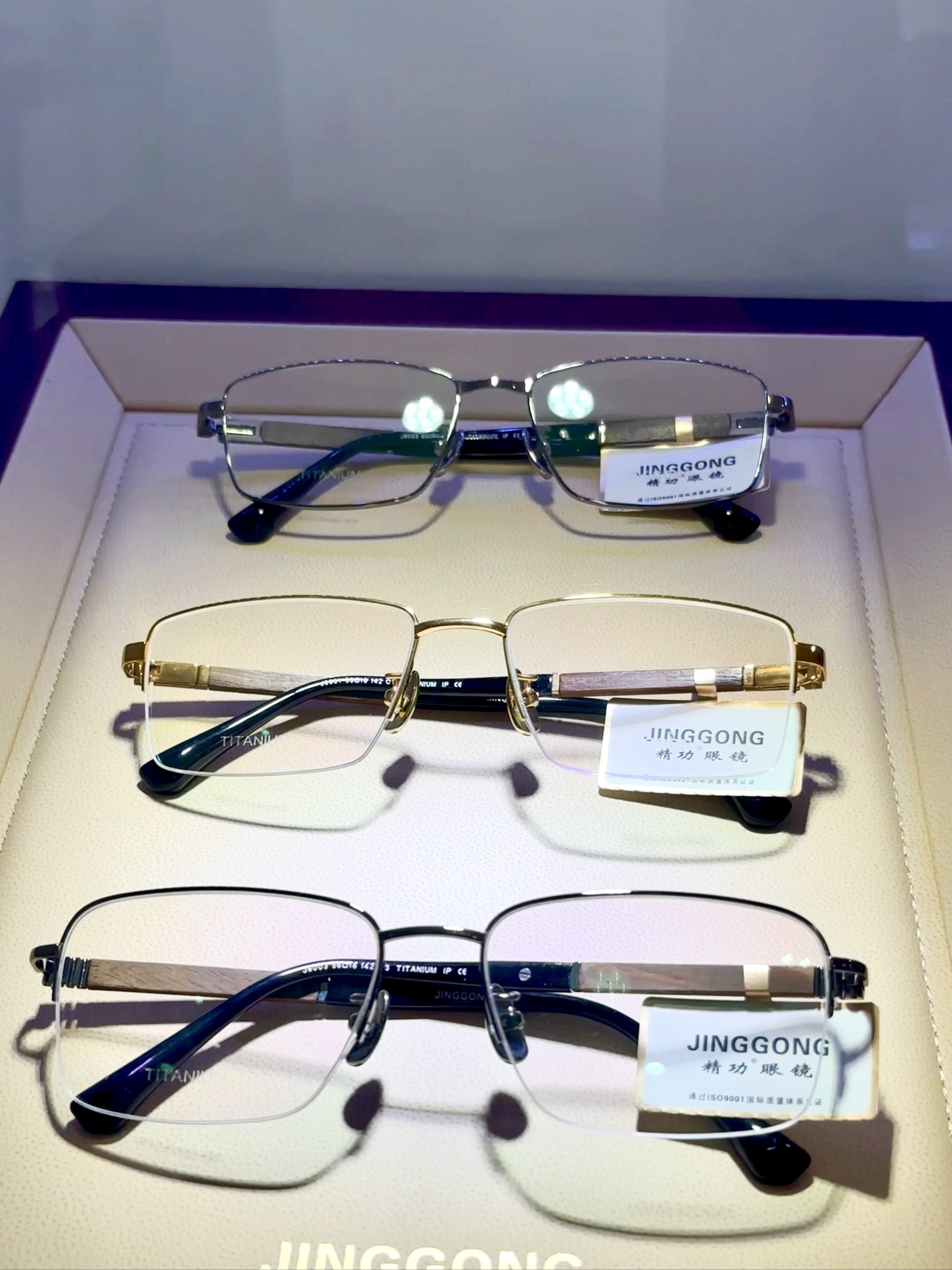 花梨木半框眼鏡 i沉穩(wěn)成熟商務風的頂級配飾